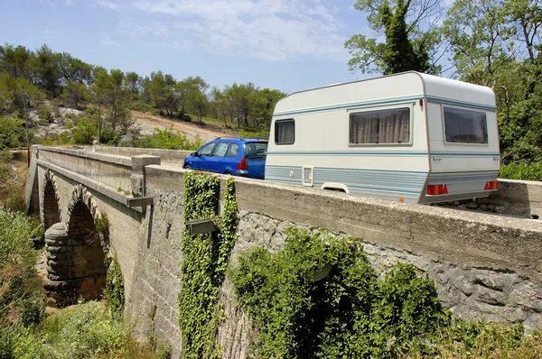 Caravan at a bridge — Stock Photo, Image
