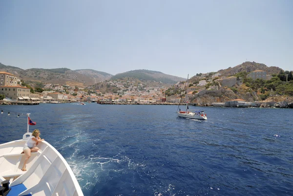 Entering a Greece harbor — Stock Photo, Image