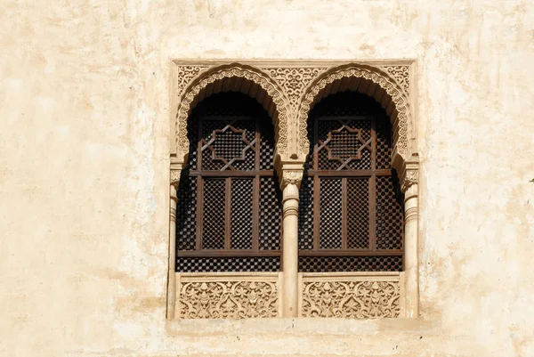 Alhambra, granada İspanya içinde pencere eşiği — Stok fotoğraf