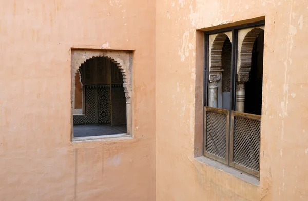 Okna v Alhambře — Stock fotografie