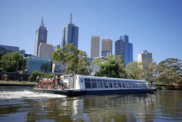 Melbourne with tourist boat — Stock Photo, Image