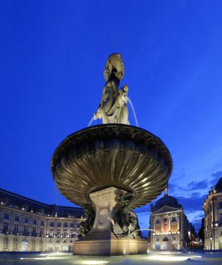 Place de la bourse Bordeaux, Fransa, gece