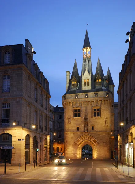 La Gosse Cloche en Burdeos, Francia, de noche —  Fotos de Stock