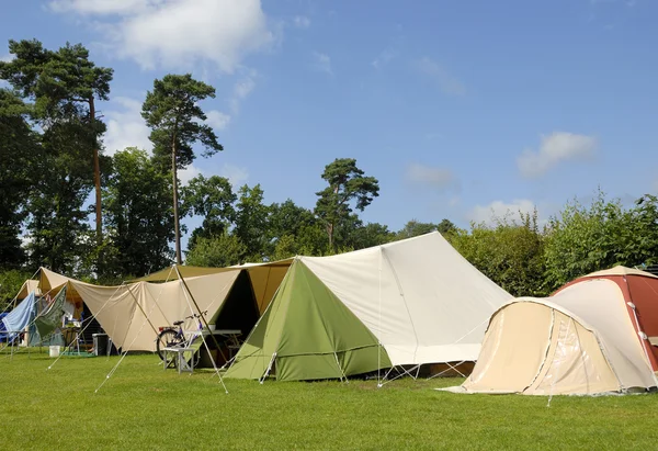 Tenten op een camping — Stockfoto