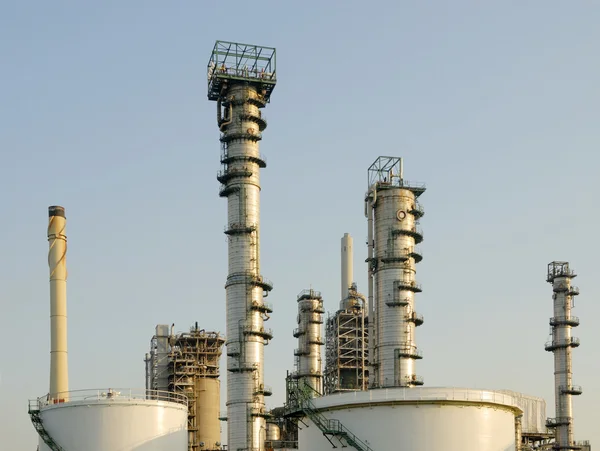 Raffinaderiet anläggningar på botlek — Stockfoto