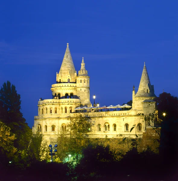 Vissers? s Bastion door nacht in Boedapest — Stockfoto