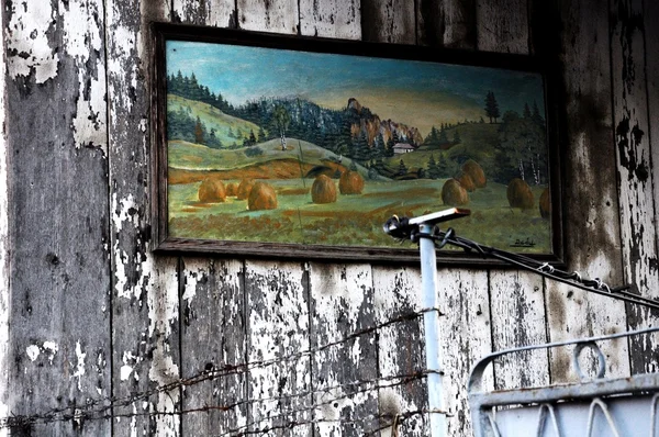 Vecchia parete di casa con pittura — Foto Stock