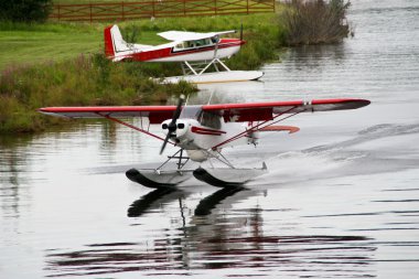 float uçak