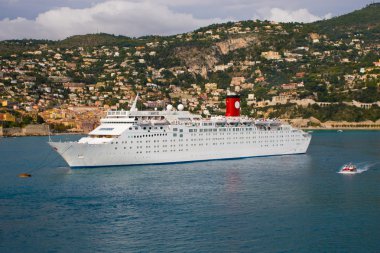 cruise gemi demir attı