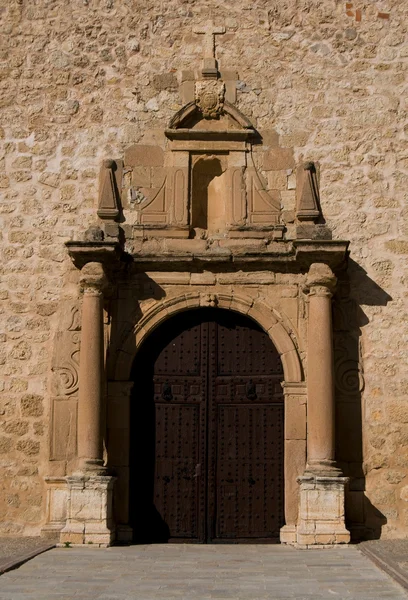 Средневековый вход в церковь — стоковое фото