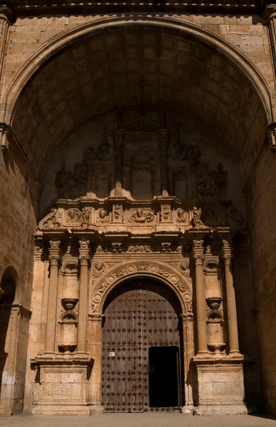 Церковь Санта Мария. Аларкон в Куэнке. Испания — стоковое фото