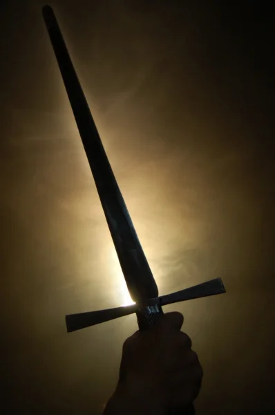 Силуэт средневекового испанского меча на подсветке Стоковое Фото