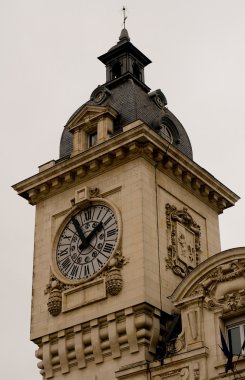 bayonne Tren İstasyonu'na Saat Kulesi. Aquitaine, Fransa