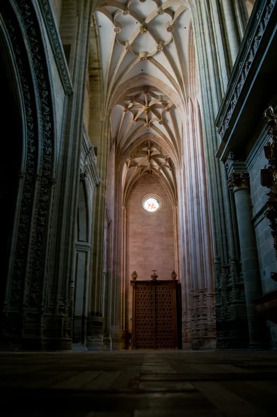 아 스 토르가의 산타 마리아 cathedal의 동쪽 본당입니다. 스페인 — 스톡 사진