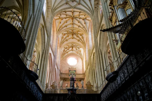 성가 대와 토르가의 산타 마리아 cathedal에 있는 기관. 스페인 — 스톡 사진