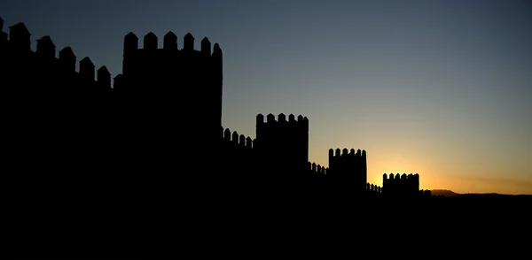 Авила, в испанских, стенных и оборонительных башнях — стоковое фото