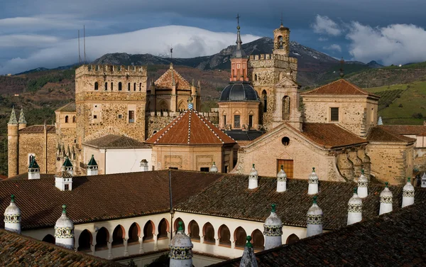 Королевский монастырь Санта-Мария-де-Гуадалупе. Касерес, Испания Лицензионные Стоковые Фото