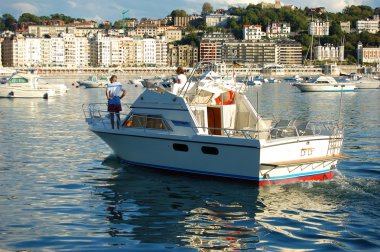 concha Bay eğlence gemi. San sebastian. İspanya