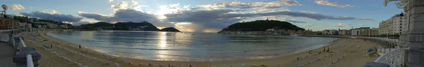 Concha Bay and Concha Beach at twilight. San Sebastian, Spain — Stock Photo, Image