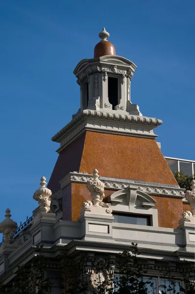 Viktoriánus stílusú tető. tipikus san Sebastian. Spanyolország — Stock Fotó