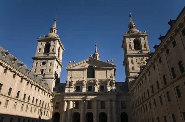 Királyi kolostor san lorenzo de el escorial-Madrid, Spanyolország — Stock Fotó