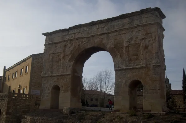 Medinaceli arch romerska talet ii, soria. Spanien (endast i Spanien av tre hål — Stockfoto