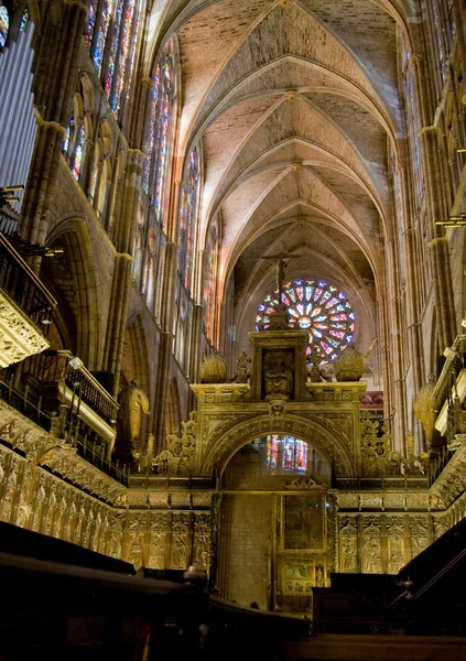 唱诗班在圣玛丽亚大教堂 · 德莱昂在利昂。西班牙 — 图库照片