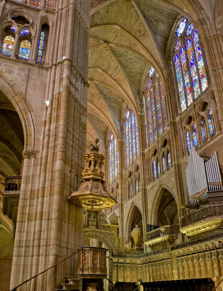 Sbor v santa maria de leon katedrála. Leon, Španělsko — Stock fotografie