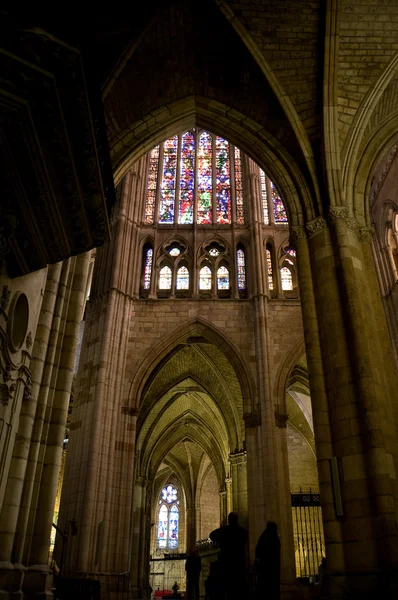 Nave lateral da Catedral de Santa Maria de León em Leão. Espanha — Fotografia de Stock