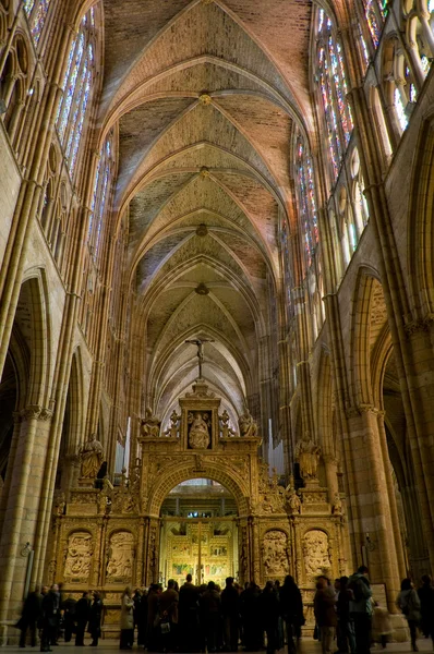 Central nave in Santa Maria de Leon Cathedral. Leon, Spain — Stock Photo, Image