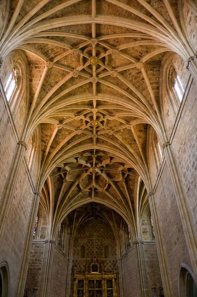 Hlavní kopule a oltář klášter san marcos. Leon, Španělsko — Stock fotografie