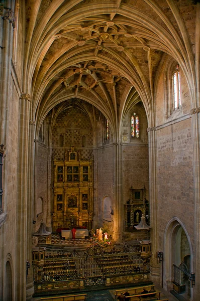 Главный купол и алтарь монастыря Сан-Маркос. Леон, Испания — стоковое фото