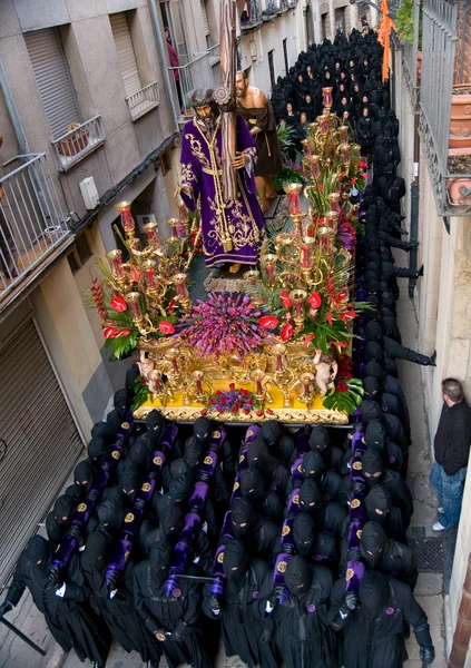 Costaleros。聖週間の行列の間に宗教的なイメージの旗手。最も重要な宗教祝祭です。スペイン — ストック写真