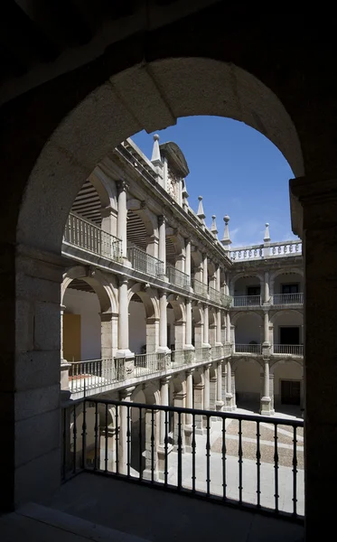 阿尔卡拉德埃纳雷斯大学。马德里西班牙 — 图库照片