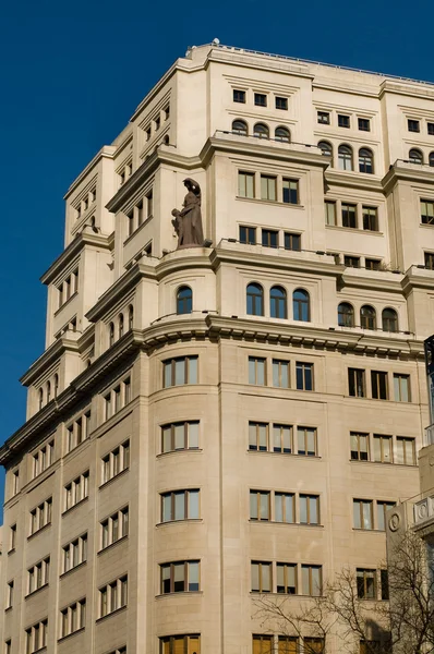 Klassiek gebouw in madrid, Spanje — Stockfoto