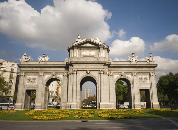 Porta Alcala (Puerta de Alcala) in Piazza Indipendenza. Madrid, S — Foto Stock