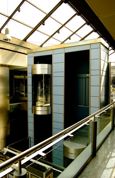 Elevator in modern and futurist building — Stockfoto