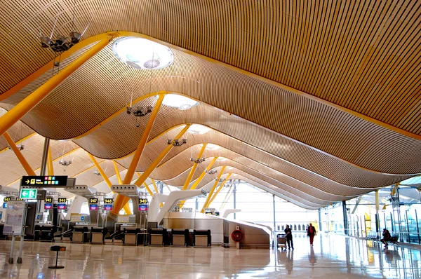 Nieuwe terminal t4. Luchthaven Barajas, madrid. — Stockfoto