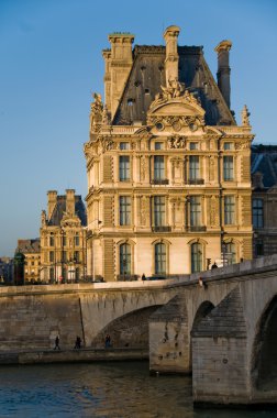 gün batımında, paris Louvre Müzesi (pavillon de flore).