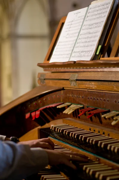Klassisk orgel tastatur og nøgler til skiftende instrument - Stock-foto