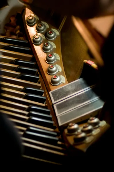 Organy klasyczne. klucze i pedał, aby zmiana dzwonka lub instrumentu — Zdjęcie stockowe