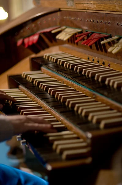 Teclado de órgano clásico y teclas para cambiar de instrumento —  Fotos de Stock