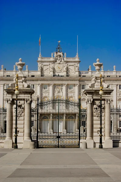 Södra fasaden på Kungliga slottet. Madrid, Spanien. — Stockfoto