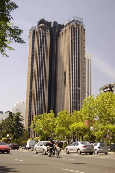 Torre europa (europe tower) gebäude in madrid, spanien — Stockfoto
