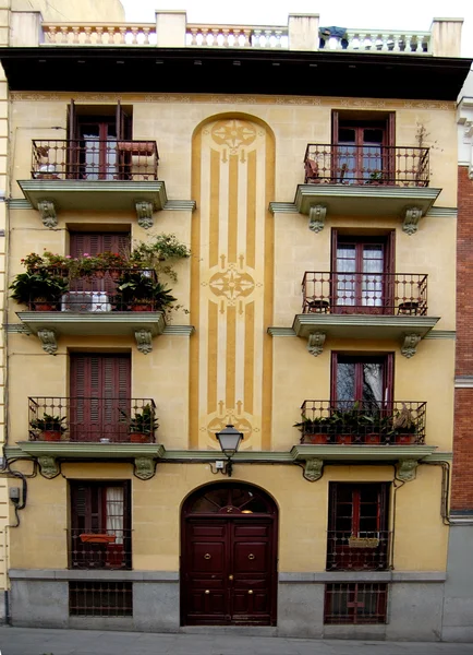 Типичное здание старого Мадрида — стоковое фото