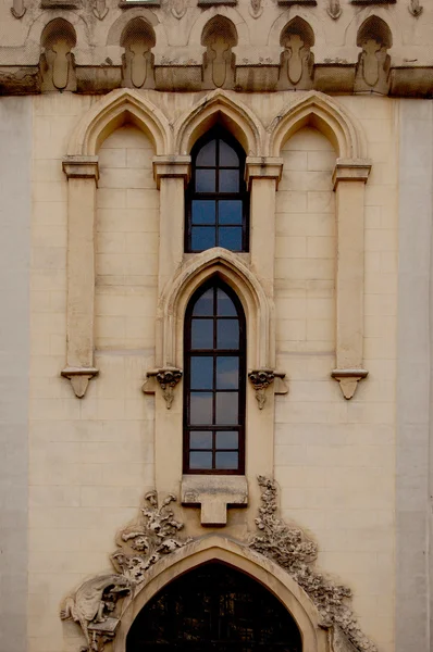 A templom gótikus ablaka — Stock Fotó