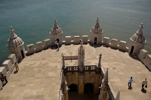 Moře v Belémská věž. Portugalsko — Stock fotografie