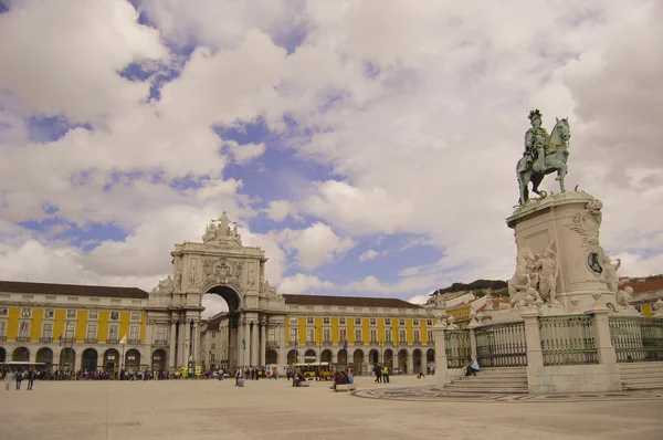 Statue and arch in Praca do Comercio in Lisbon. Portugal — Stock Photo, Image
