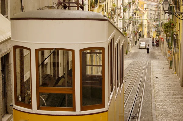 Straßenbahn in Lissabon. Portugal — Stockfoto