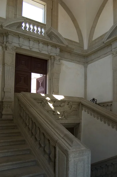 Scale interne del chiostro nella Cattedrale di Se. Oporto, Portogallo — Foto Stock